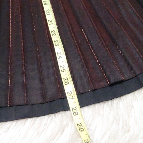 Lauren Conrad Metallic Accordion Pleat Skirt Size Large - Picture 5 of 8